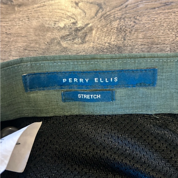 Mens Perry Ellis Stretch Tech Shorts - Picture 5 of 5